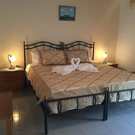 Makis & Apartment Corfu (city)